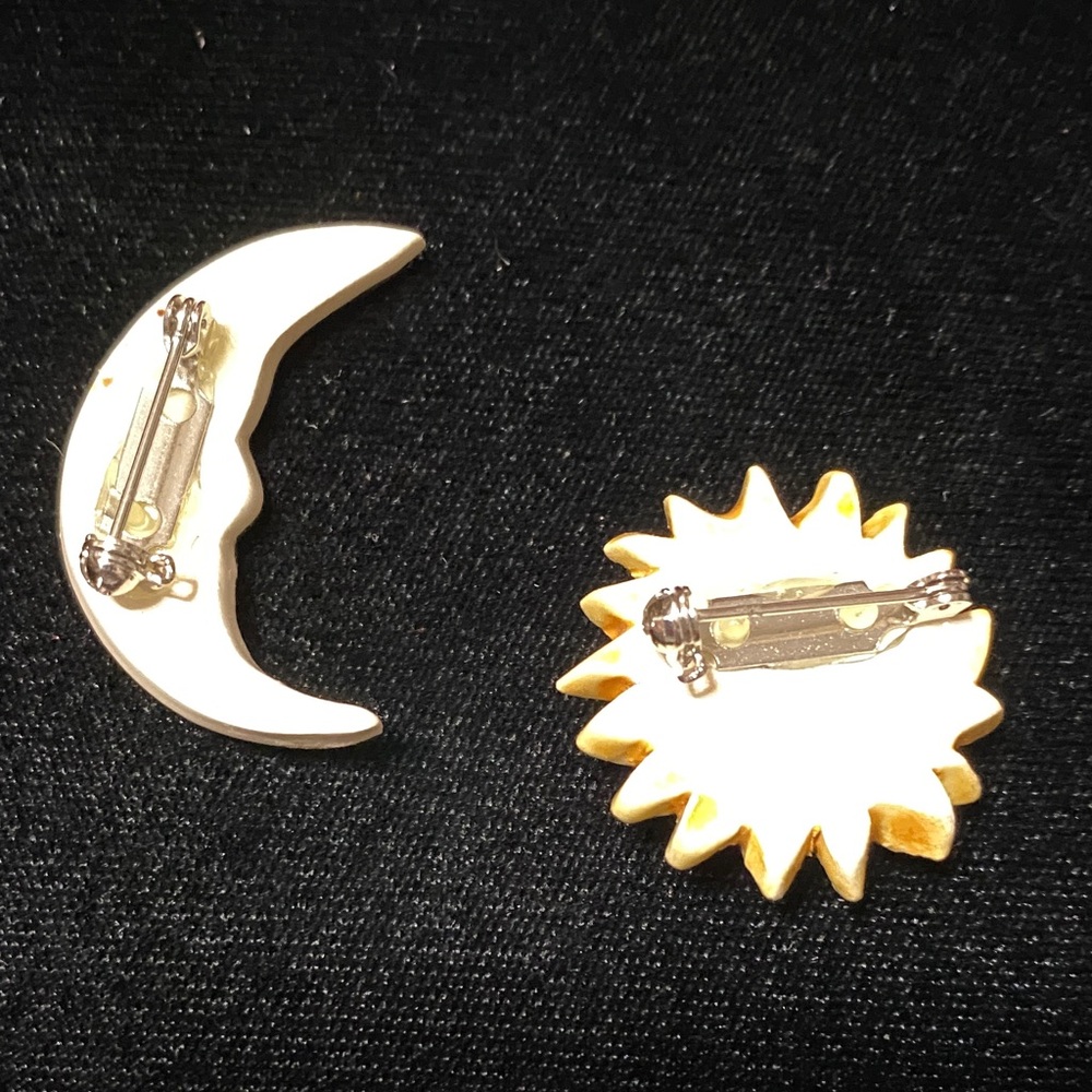 Vintage Sun and Moon ceramic Enamel Brooch pin set - Picture 2 of 14